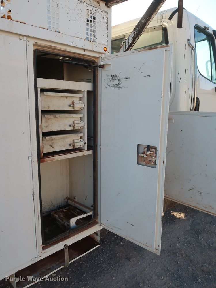 image for item DG4237 2011 Freightliner Business Class M2 digger derrick truck