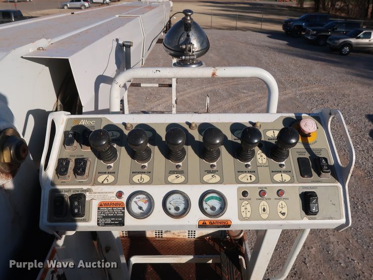 image for item DG4237 2011 Freightliner Business Class M2 digger derrick truck