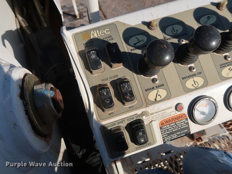 image for item DG4237 2011 Freightliner Business Class M2 digger derrick truck