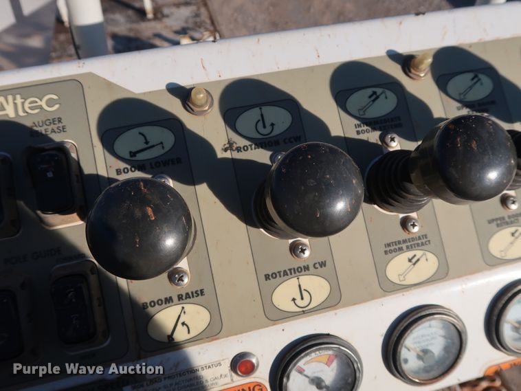 image for item DG4237 2011 Freightliner Business Class M2 digger derrick truck