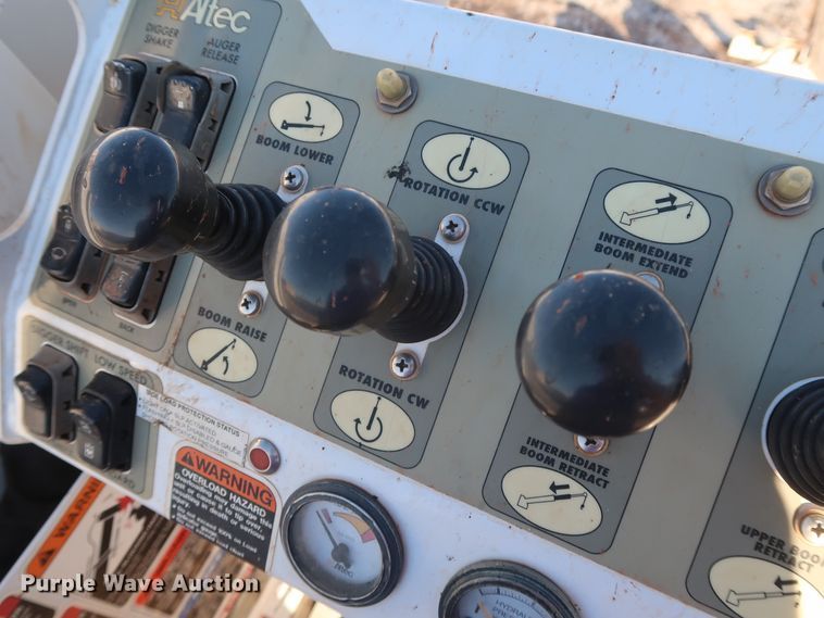 image for item DG4237 2011 Freightliner Business Class M2 digger derrick truck