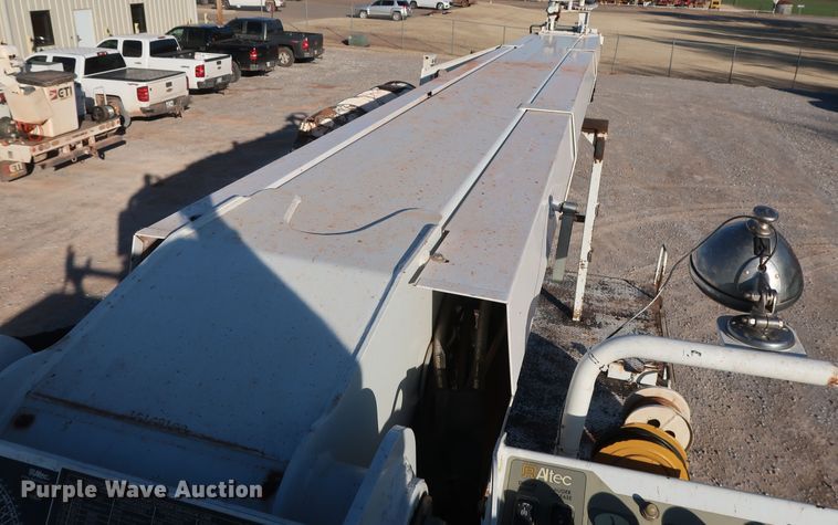 image for item DG4237 2011 Freightliner Business Class M2 digger derrick truck