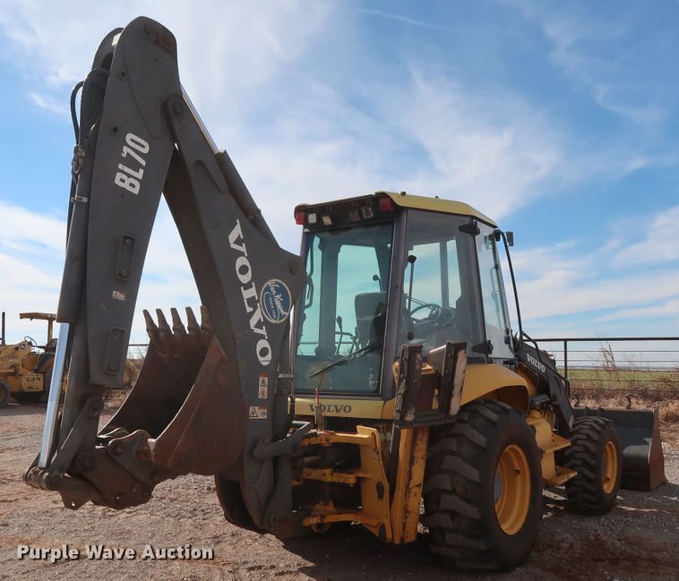 image for item DG4243 2005 Volvo BL70 backhoe