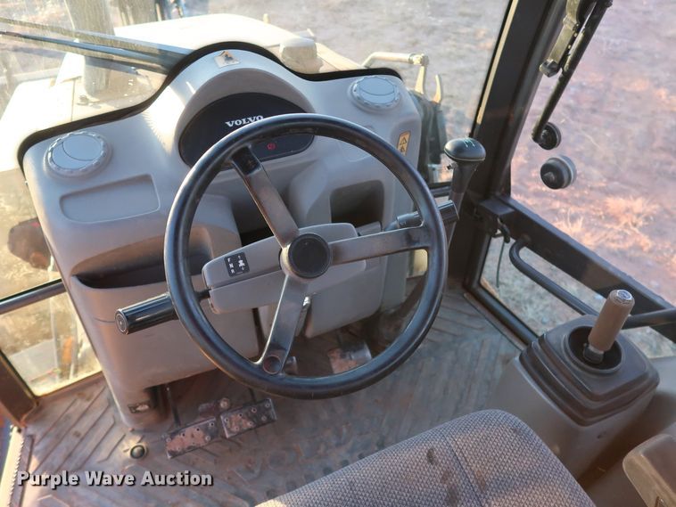 image for item DG4243 2005 Volvo BL70 backhoe