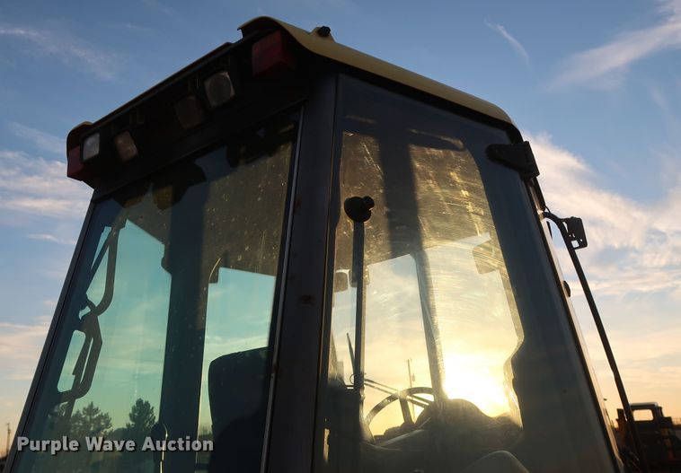 image for item DG4243 2005 Volvo BL70 backhoe