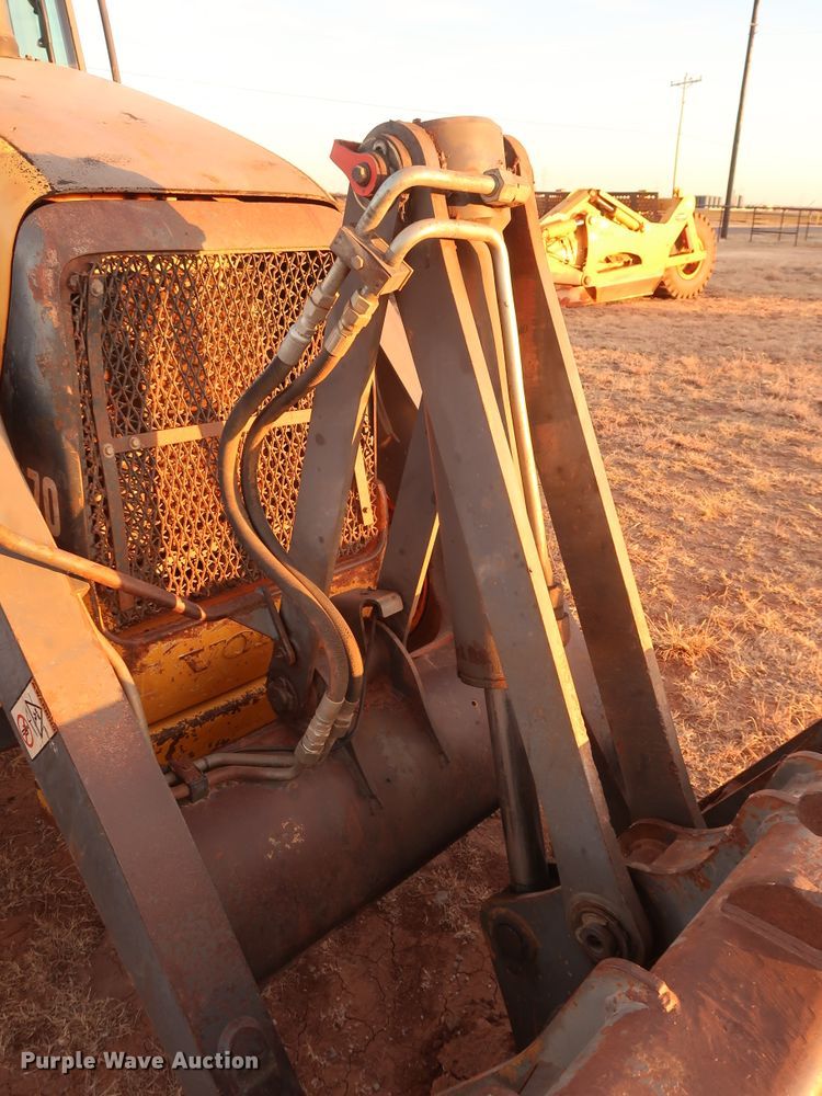 image for item DG4243 2005 Volvo BL70 backhoe