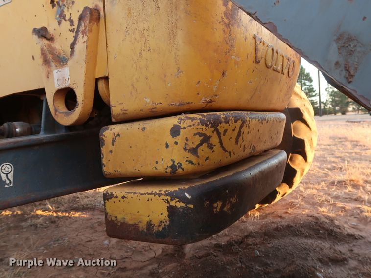 image for item DG4243 2005 Volvo BL70 backhoe