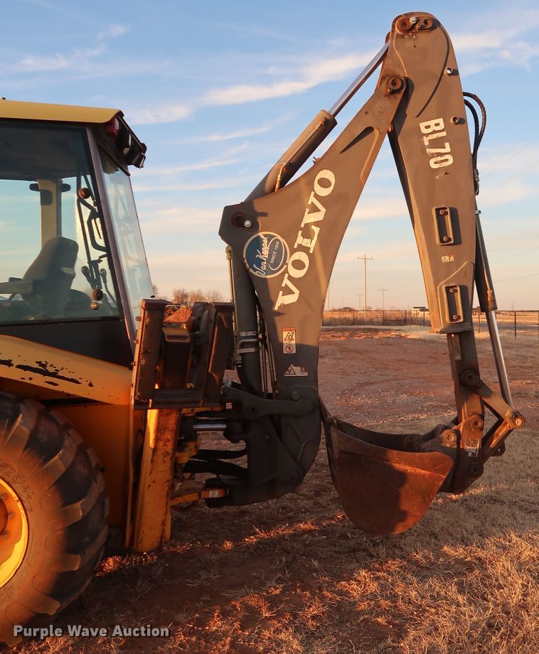 image for item DG4243 2005 Volvo BL70 backhoe