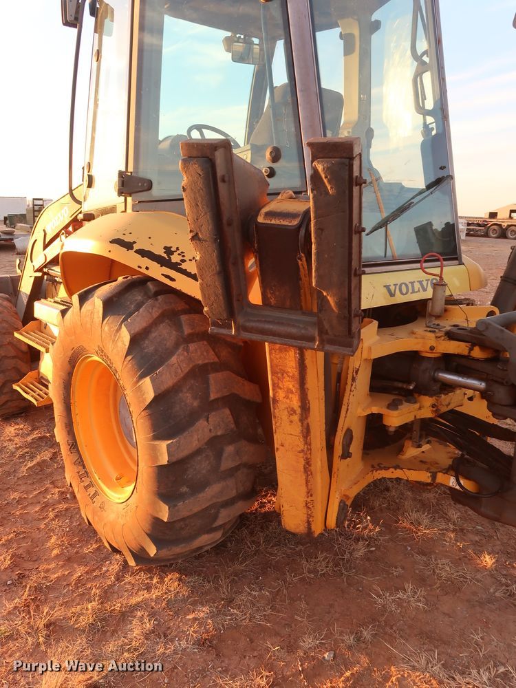image for item DG4243 2005 Volvo BL70 backhoe