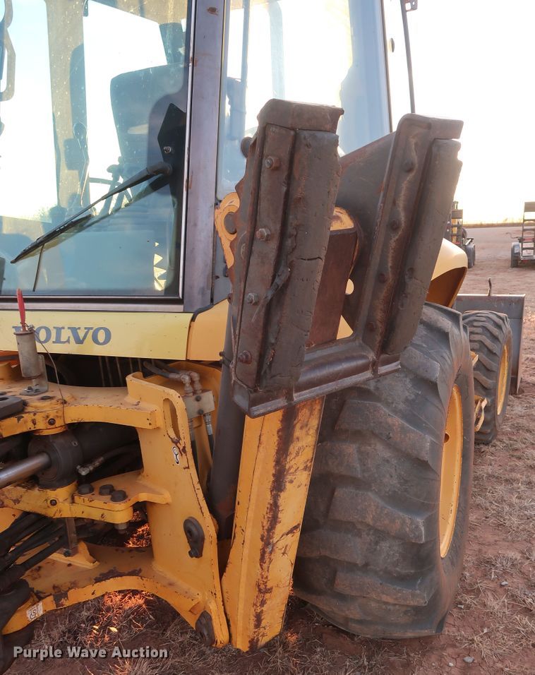 image for item DG4243 2005 Volvo BL70 backhoe