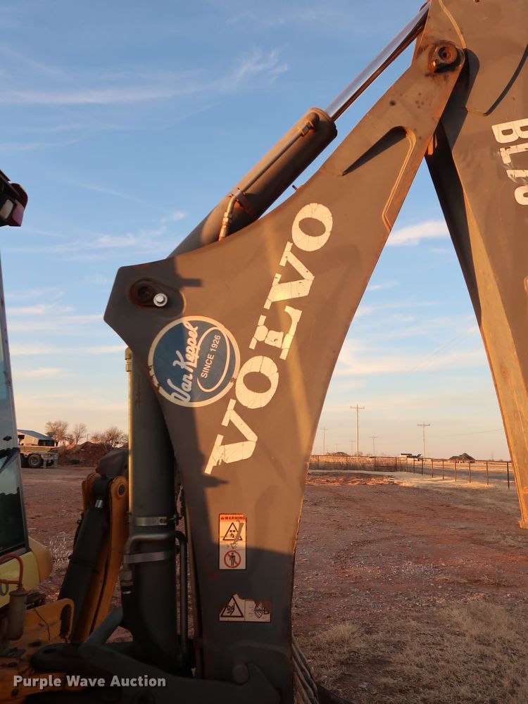 image for item DG4243 2005 Volvo BL70 backhoe