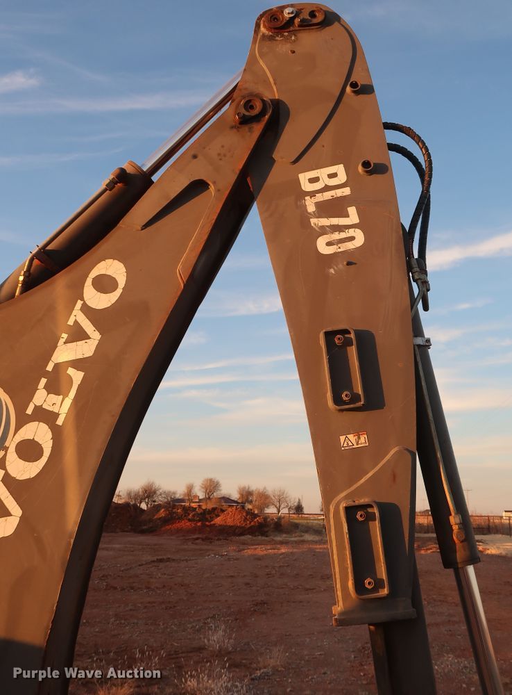 image for item DG4243 2005 Volvo BL70 backhoe