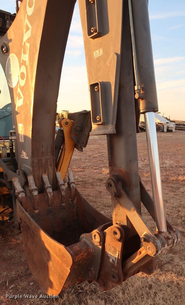 image for item DG4243 2005 Volvo BL70 backhoe