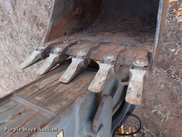 image for item DG4243 2005 Volvo BL70 backhoe