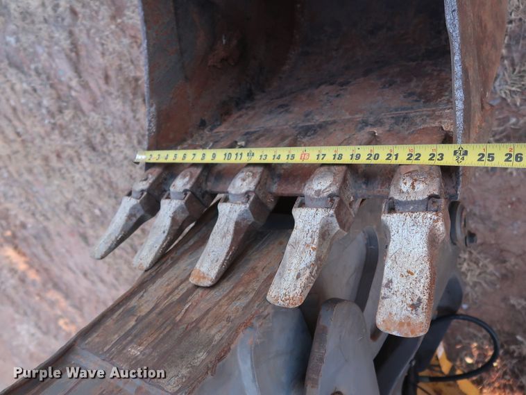 image for item DG4243 2005 Volvo BL70 backhoe