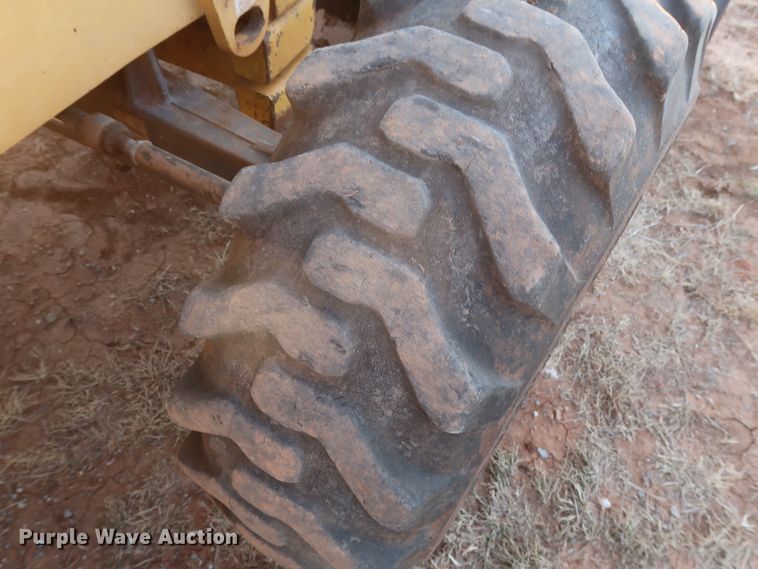 image for item DG4243 2005 Volvo BL70 backhoe