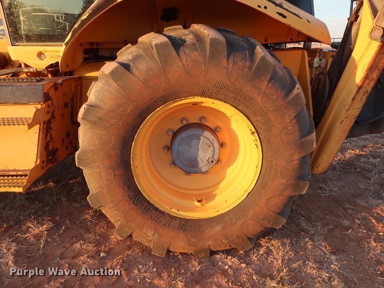 image for item DG4243 2005 Volvo BL70 backhoe