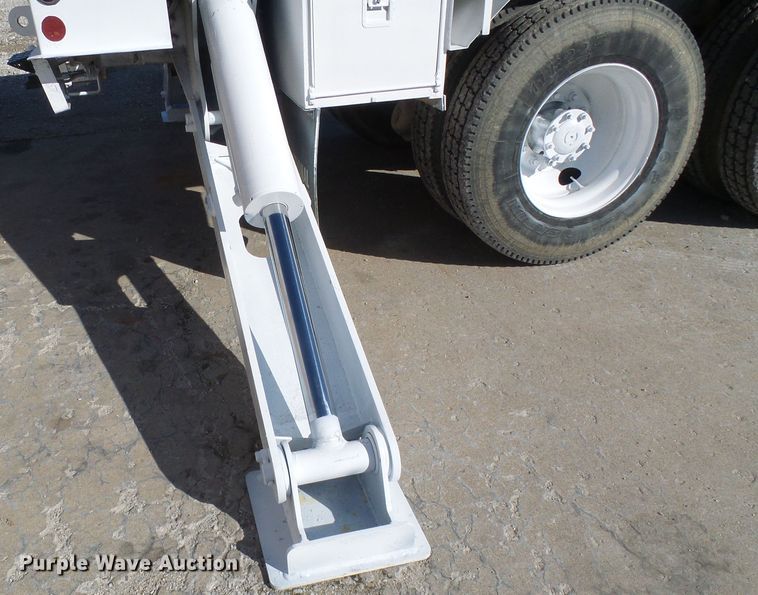 image for item DG5521 2002 Freightliner FL80 bucket truck
