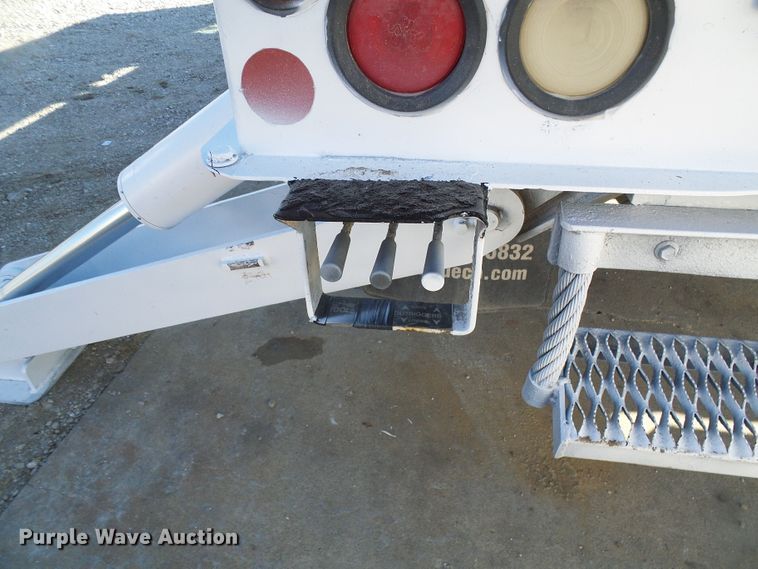 image for item DG5521 2002 Freightliner FL80 bucket truck