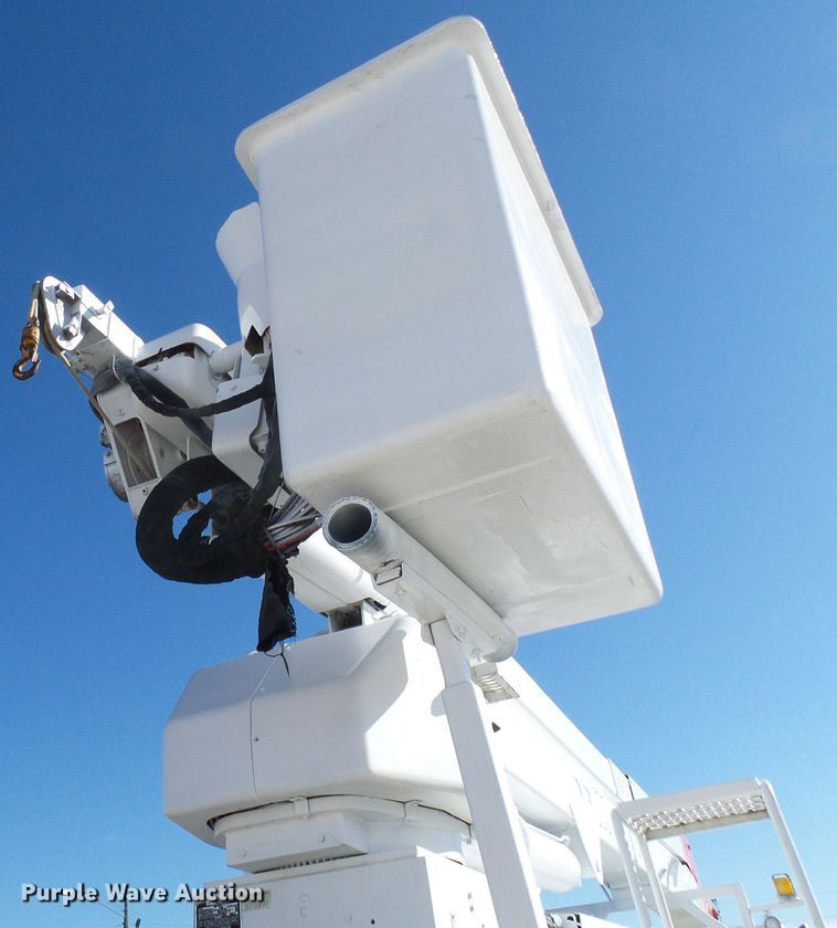 image for item DG5521 2002 Freightliner FL80 bucket truck