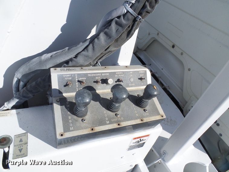 image for item DG5521 2002 Freightliner FL80 bucket truck