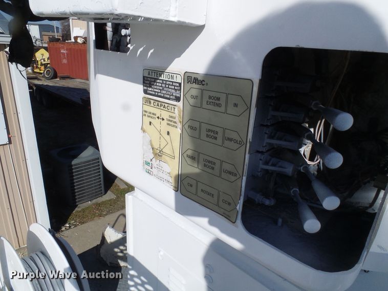 image for item DG5521 2002 Freightliner FL80 bucket truck