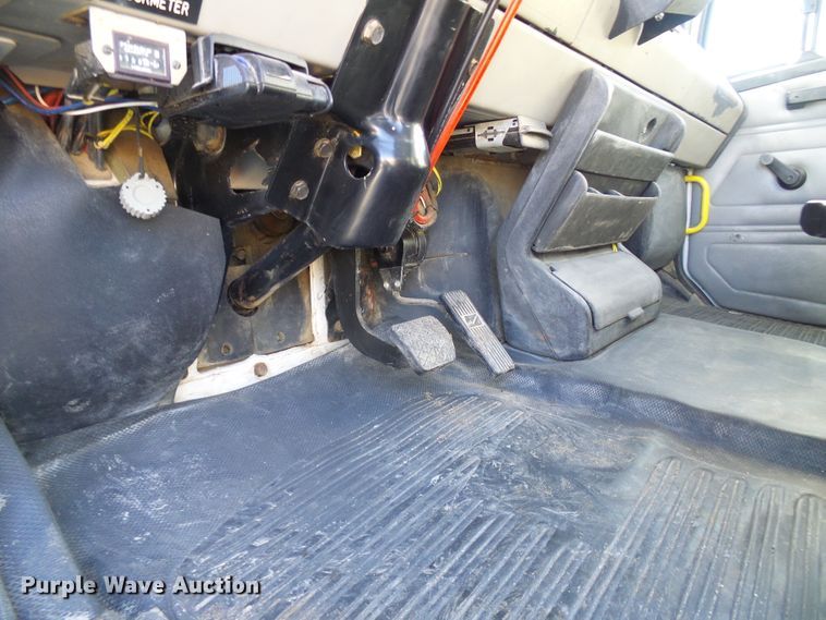 image for item DG5521 2002 Freightliner FL80 bucket truck