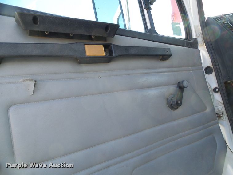 image for item DG5521 2002 Freightliner FL80 bucket truck