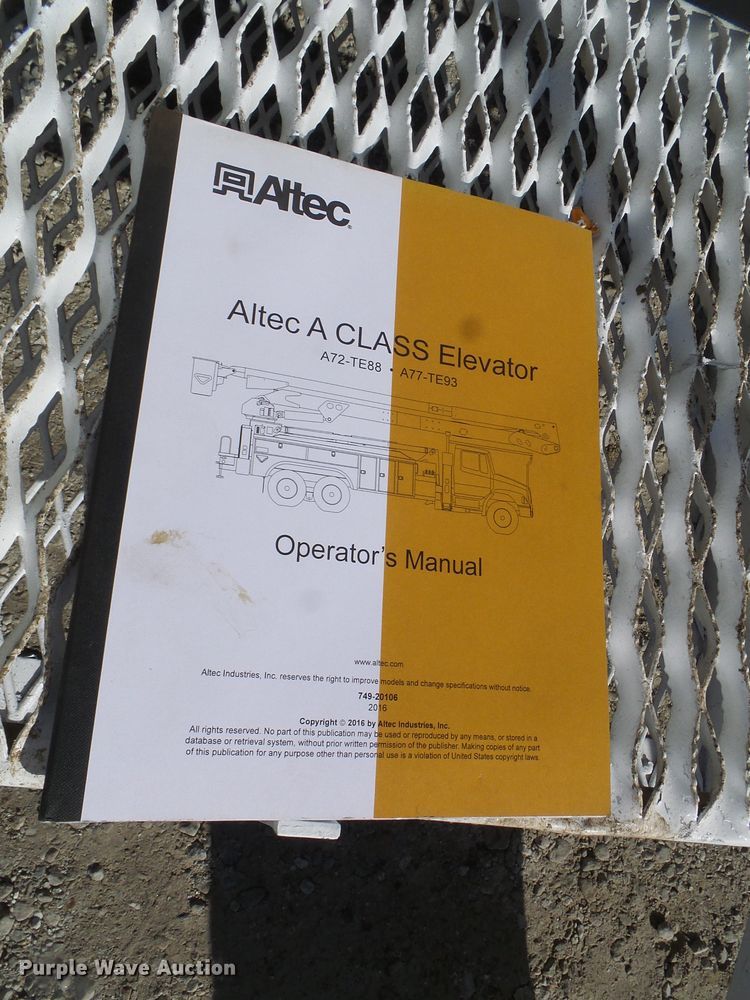 image for item DG5521 2002 Freightliner FL80 bucket truck