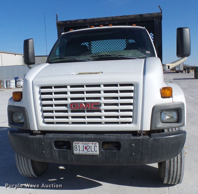 image for item DG5522 2005 GMC C7500 rollback truck