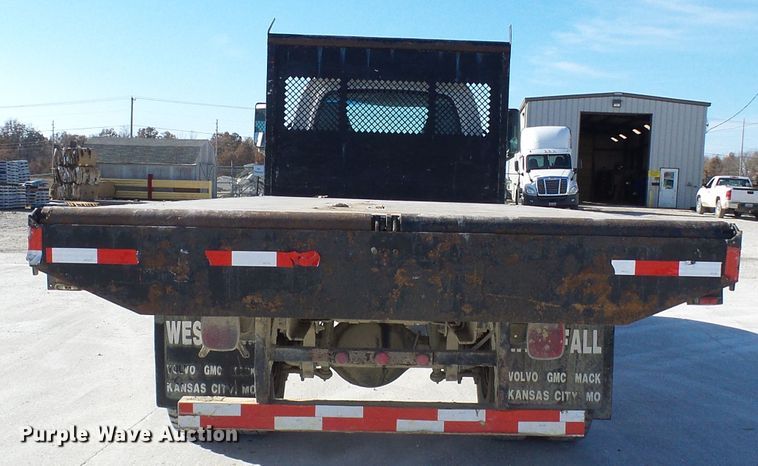 image for item DG5522 2005 GMC C7500 rollback truck