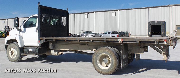 image for item DG5522 2005 GMC C7500 rollback truck