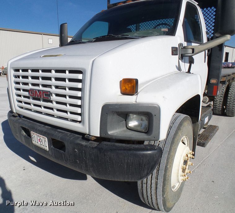 image for item DG5522 2005 GMC C7500 rollback truck
