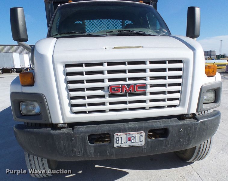 image for item DG5522 2005 GMC C7500 rollback truck