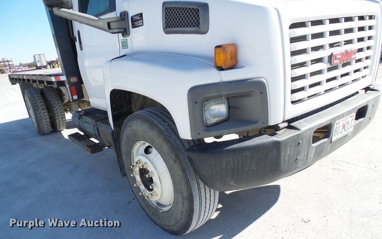 image for item DG5522 2005 GMC C7500 rollback truck