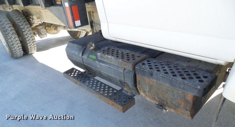 image for item DG5522 2005 GMC C7500 rollback truck