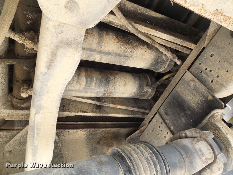 image for item DG5522 2005 GMC C7500 rollback truck