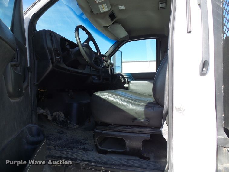 image for item DG5522 2005 GMC C7500 rollback truck