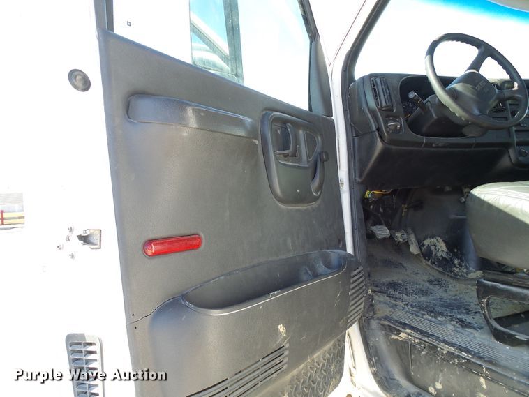 image for item DG5522 2005 GMC C7500 rollback truck