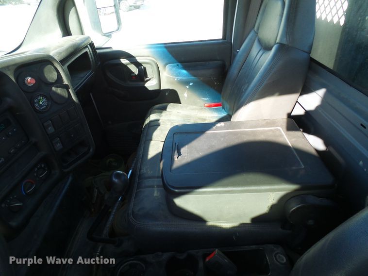 image for item DG5522 2005 GMC C7500 rollback truck