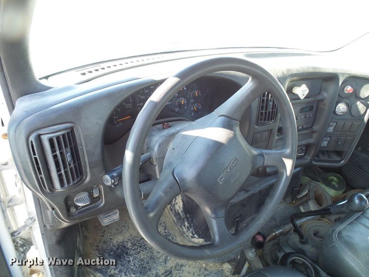 image for item DG5522 2005 GMC C7500 rollback truck