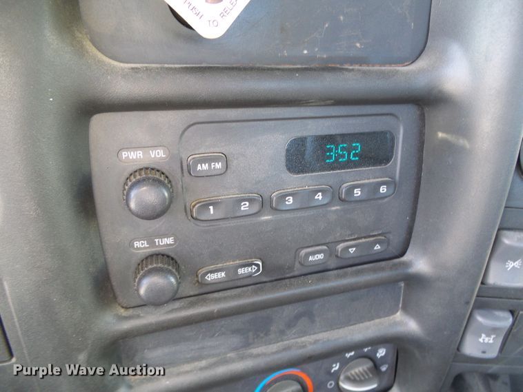 image for item DG5522 2005 GMC C7500 rollback truck