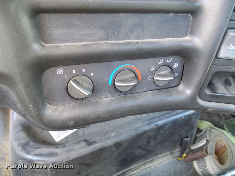 image for item DG5522 2005 GMC C7500 rollback truck