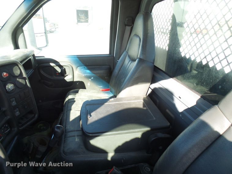 image for item DG5522 2005 GMC C7500 rollback truck