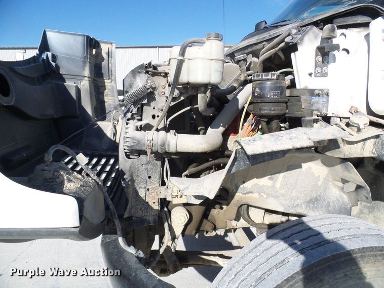 image for item DG5522 2005 GMC C7500 rollback truck