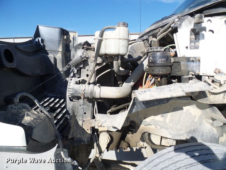 image for item DG5522 2005 GMC C7500 rollback truck