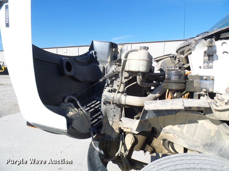 image for item DG5522 2005 GMC C7500 rollback truck