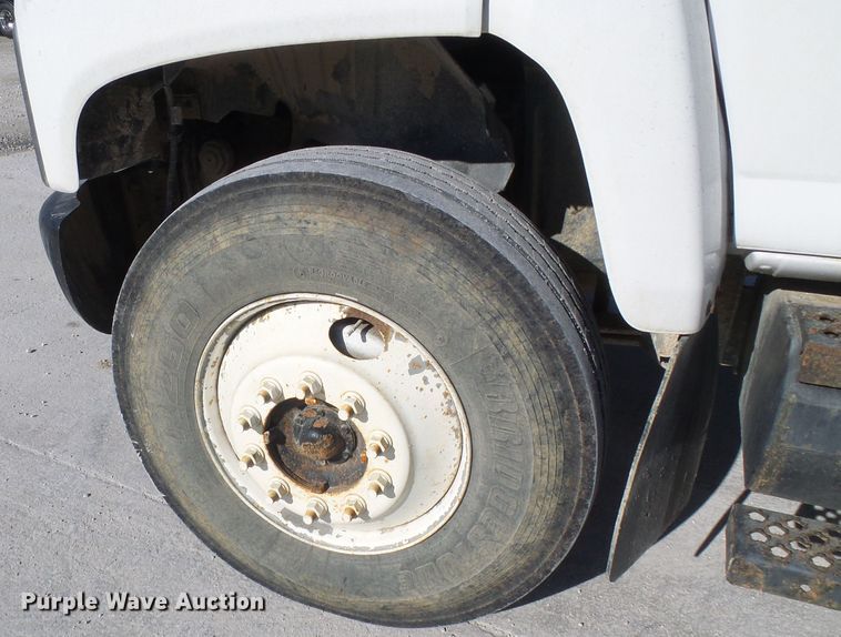 image for item DG5522 2005 GMC C7500 rollback truck