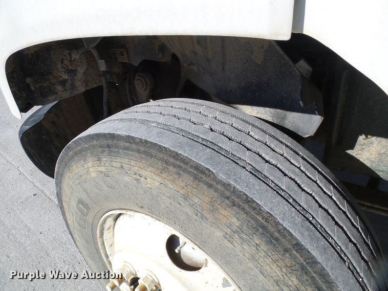 image for item DG5522 2005 GMC C7500 rollback truck