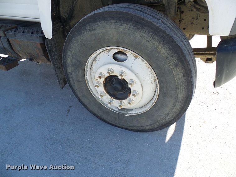 image for item DG5522 2005 GMC C7500 rollback truck